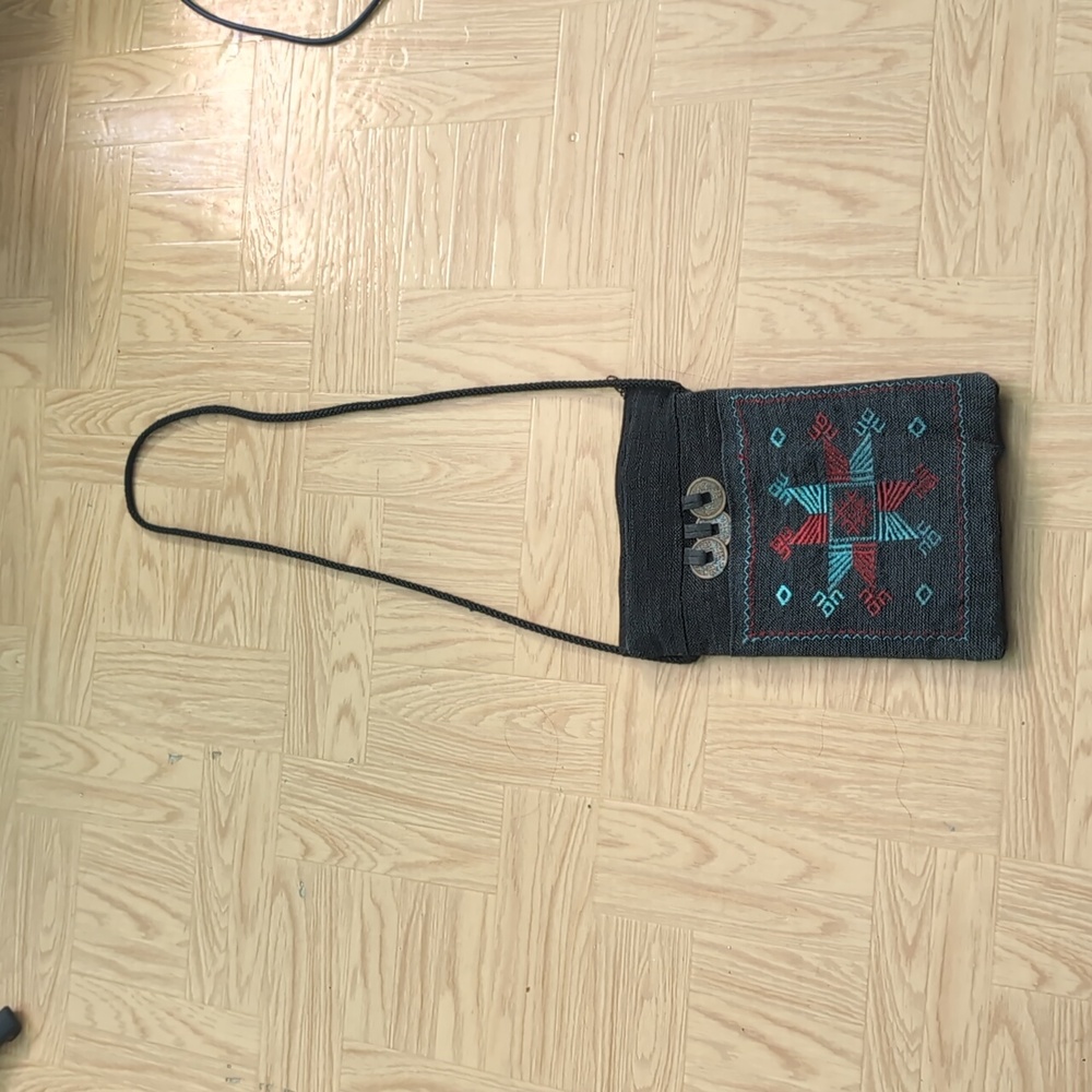 Small embroidered design cross body purse